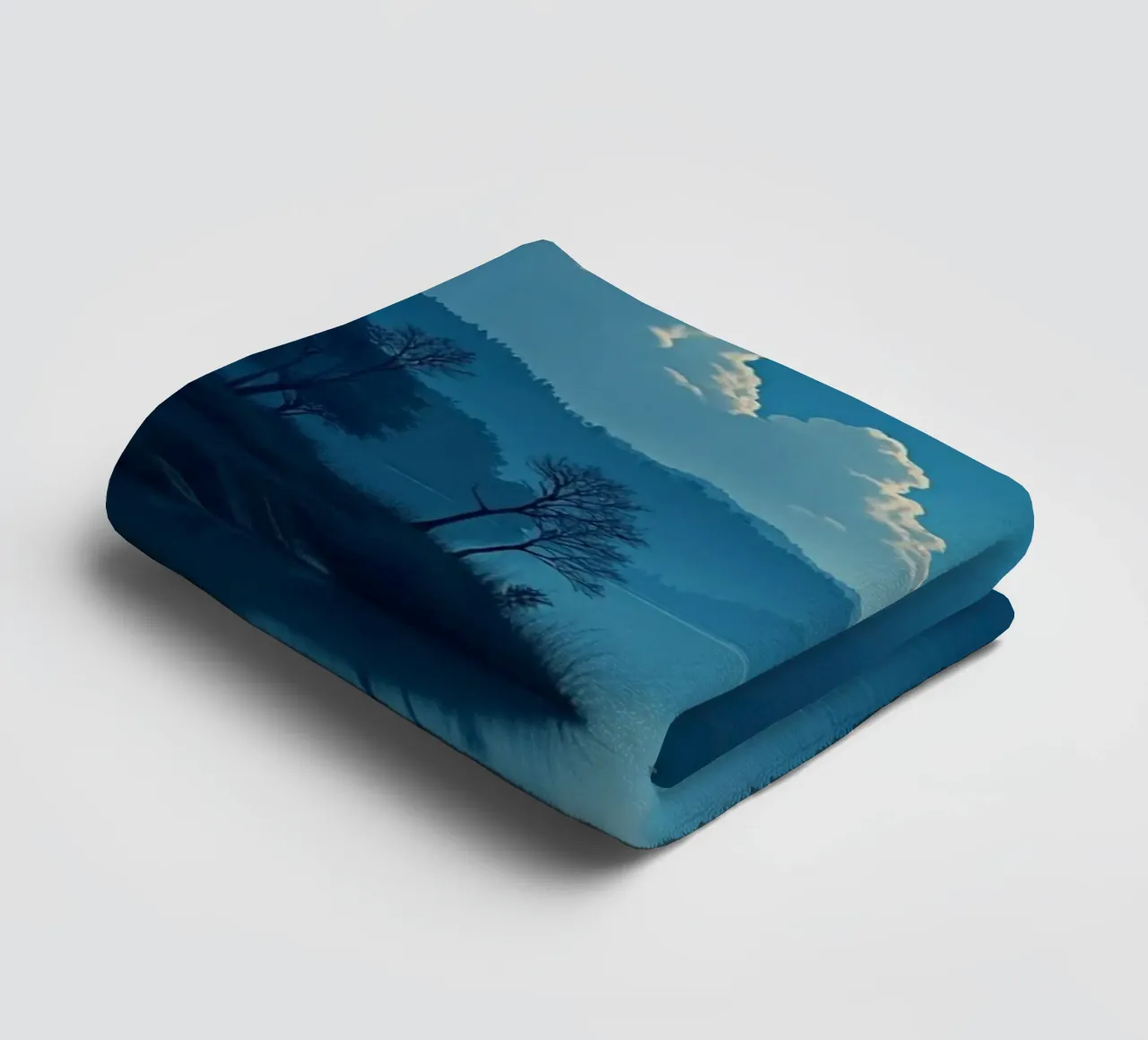 Un tranquillo paesaggio notturno con un riflesso luminoso della luna piena asciugamano da bagno da Artistic-shop