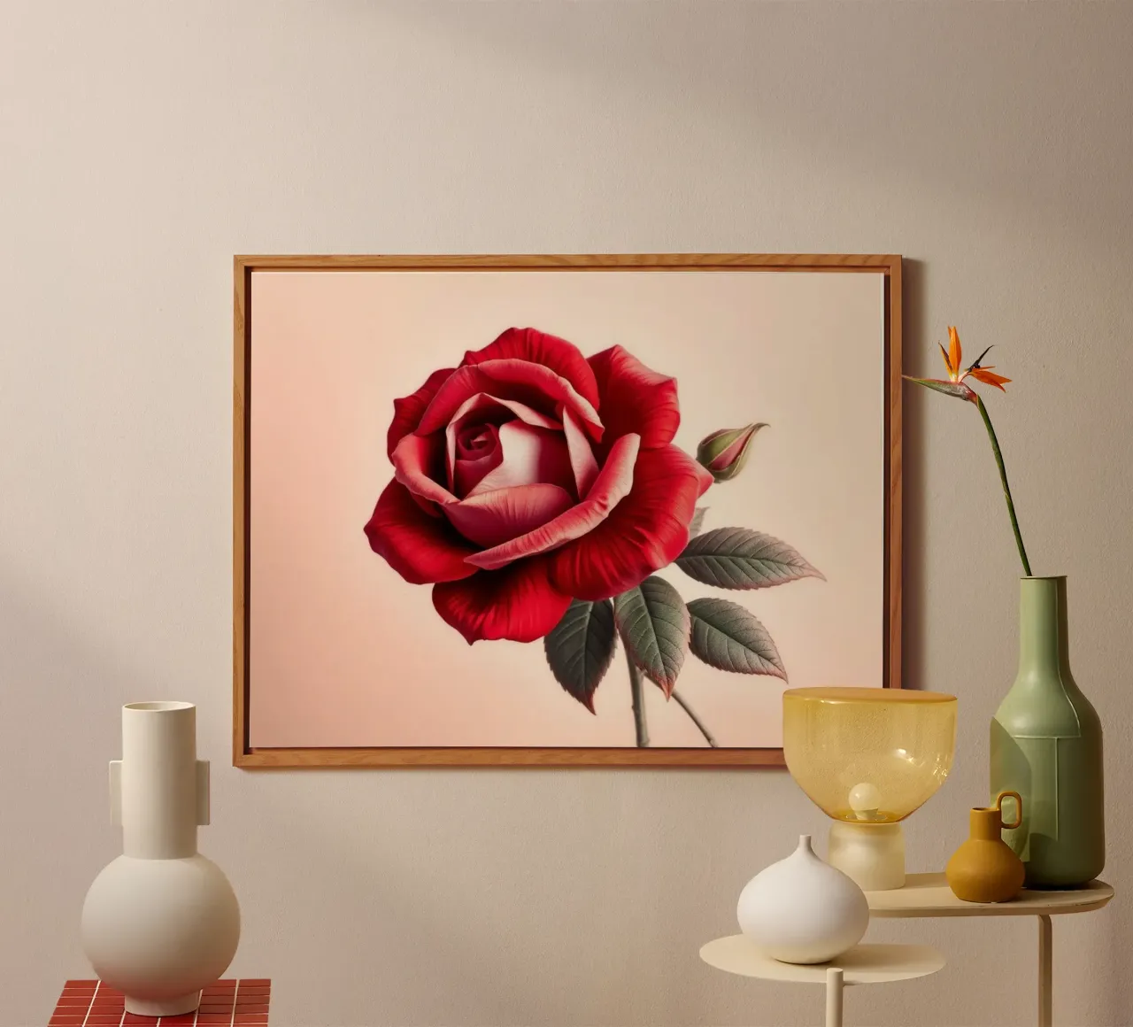 Un'accattivante rosa cremisi in piena fioritura con foglie verdeggianti pannello forex da Artistic-shop