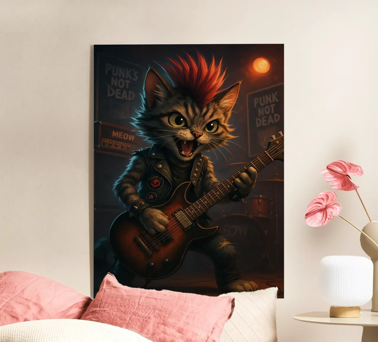 Il gatto punk moicano fa a pezzi la chitarra plexiglass da flufftee