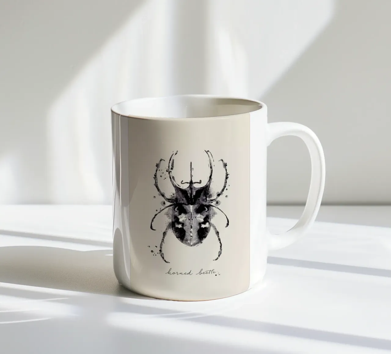 Ink Horned Beetle tazza in ceramica da Flora & Fauna