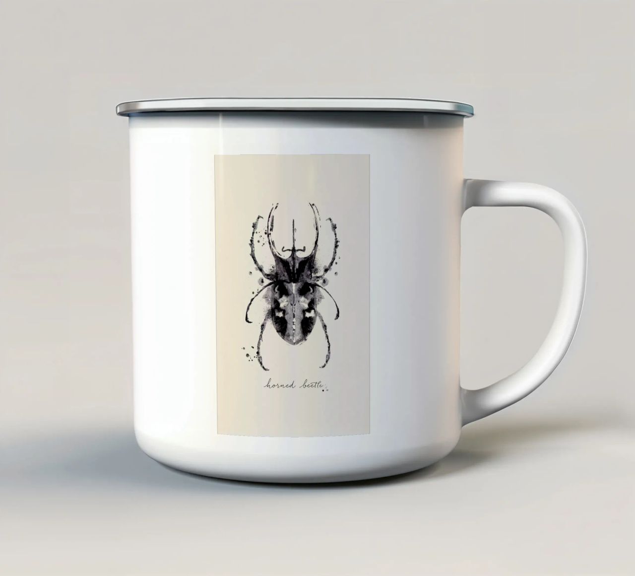Ink Horned Beetle tazza in smalto da Flora & Fauna