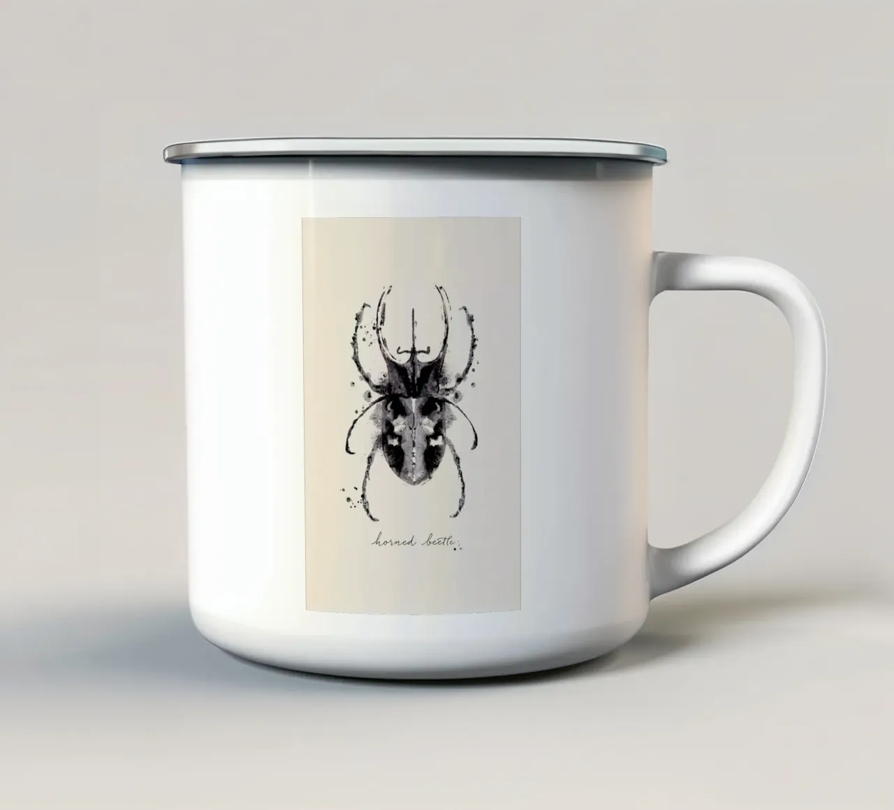 Ink Horned Beetle tazza in smalto da Flora & Fauna