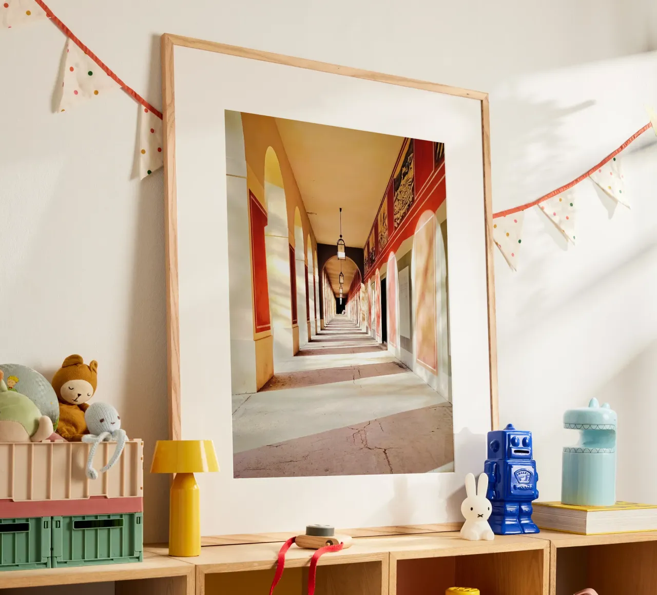 Sonnenlicht im Hausflur. Hahnemühle von KISSA STUDIO