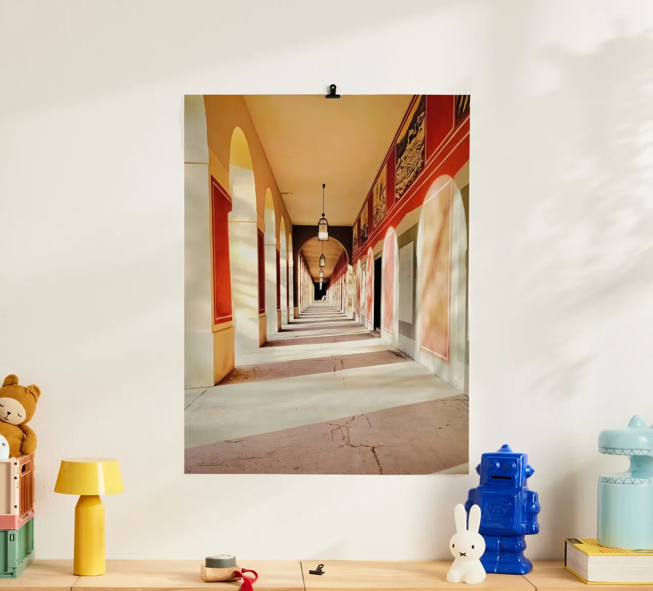 Sonnenlicht im Hausflur. Hahnemühle von KISSA STUDIO