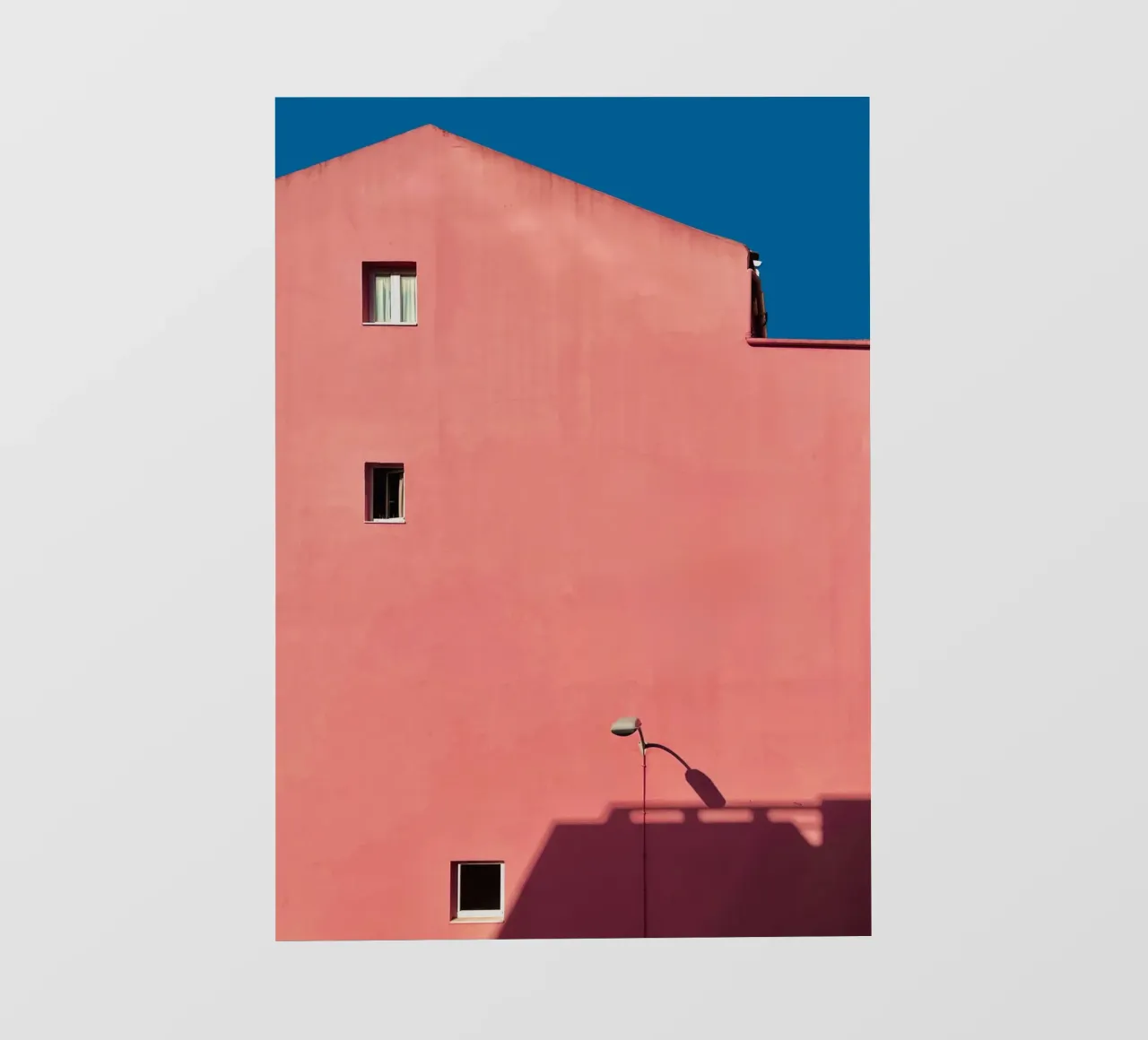 Roze gebouw - minimale architectuur pvc-zeil van KISSA STUDIO