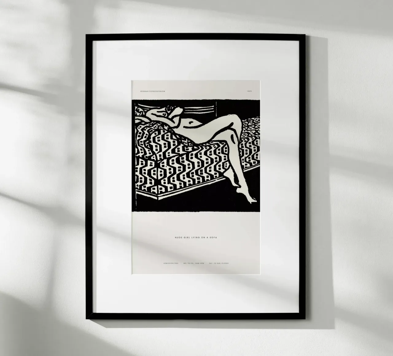Kirchner - Nude Girl Lying on a Sofa poster con telaio in alluminio da Vintage by JUNIQE