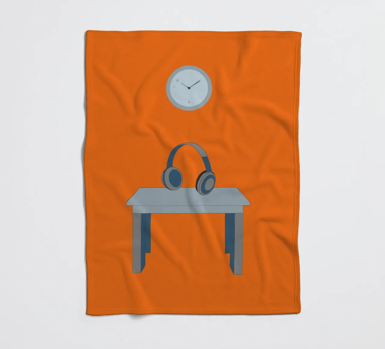 Cuffie sul tavolo coperta in pile da OUR SHOP