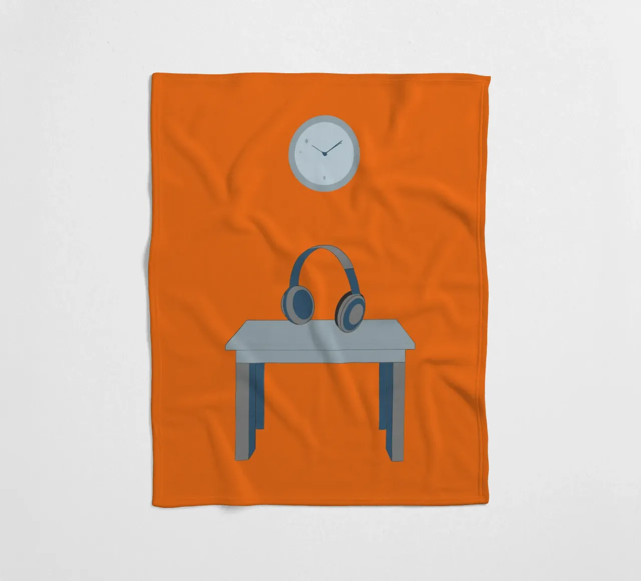Cuffie sul tavolo coperta in pile da OUR SHOP