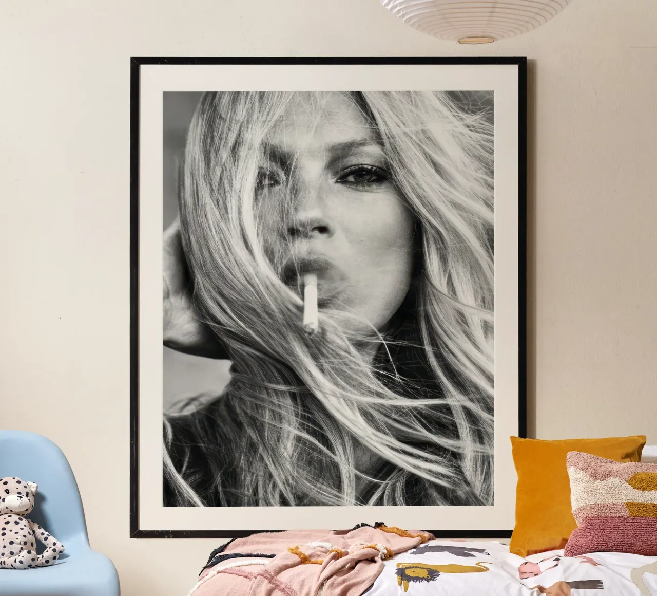La vita di Kate Moss è uno scherzo "fumare" poster con telaio in legno da Greatest Figure