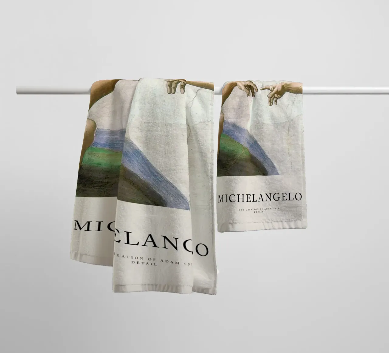 Michelangelo - The Creation of Adam asciugamano da bagno da Vintage by JUNIQE