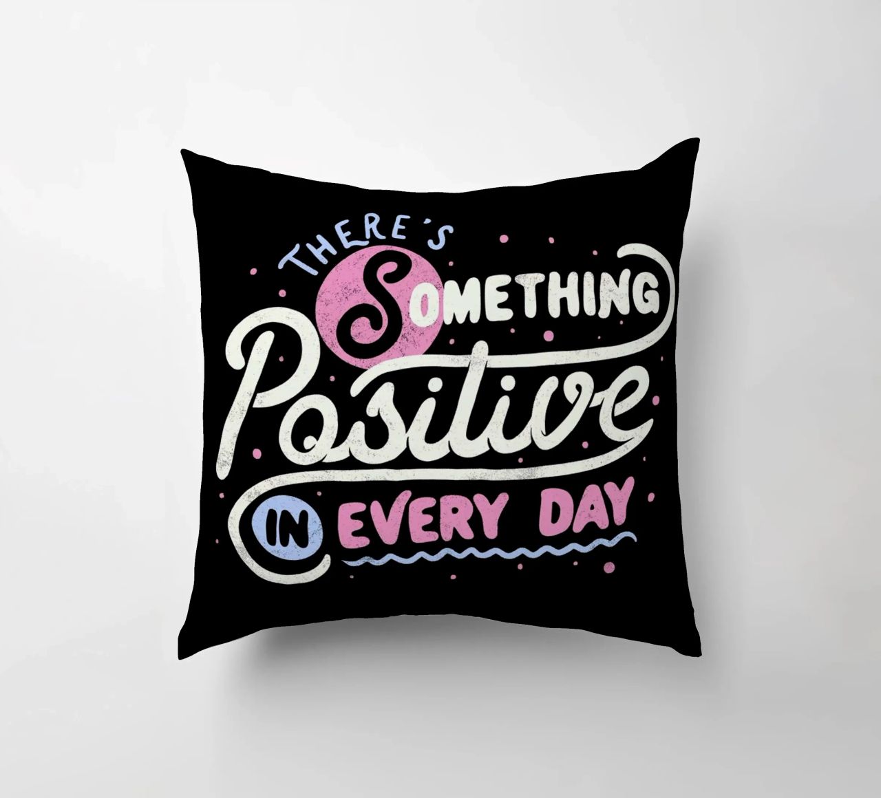 There's Something Positive In Every Day cuscino da Tobe Fonseca