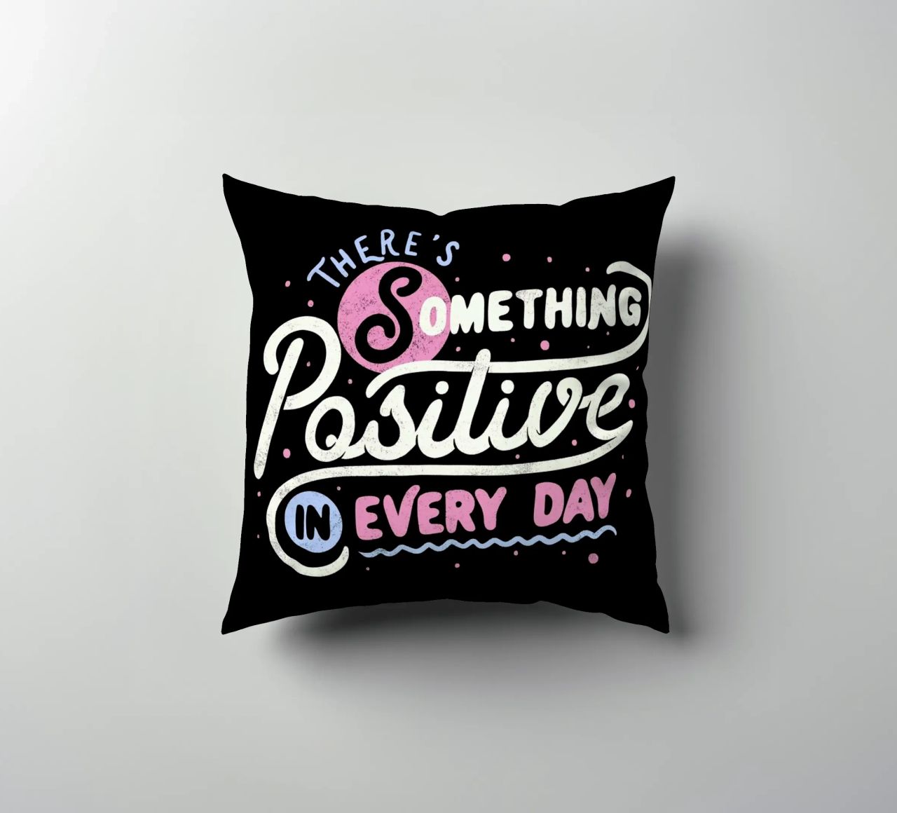 There's Something Positive In Every Day cuscino da Tobe Fonseca