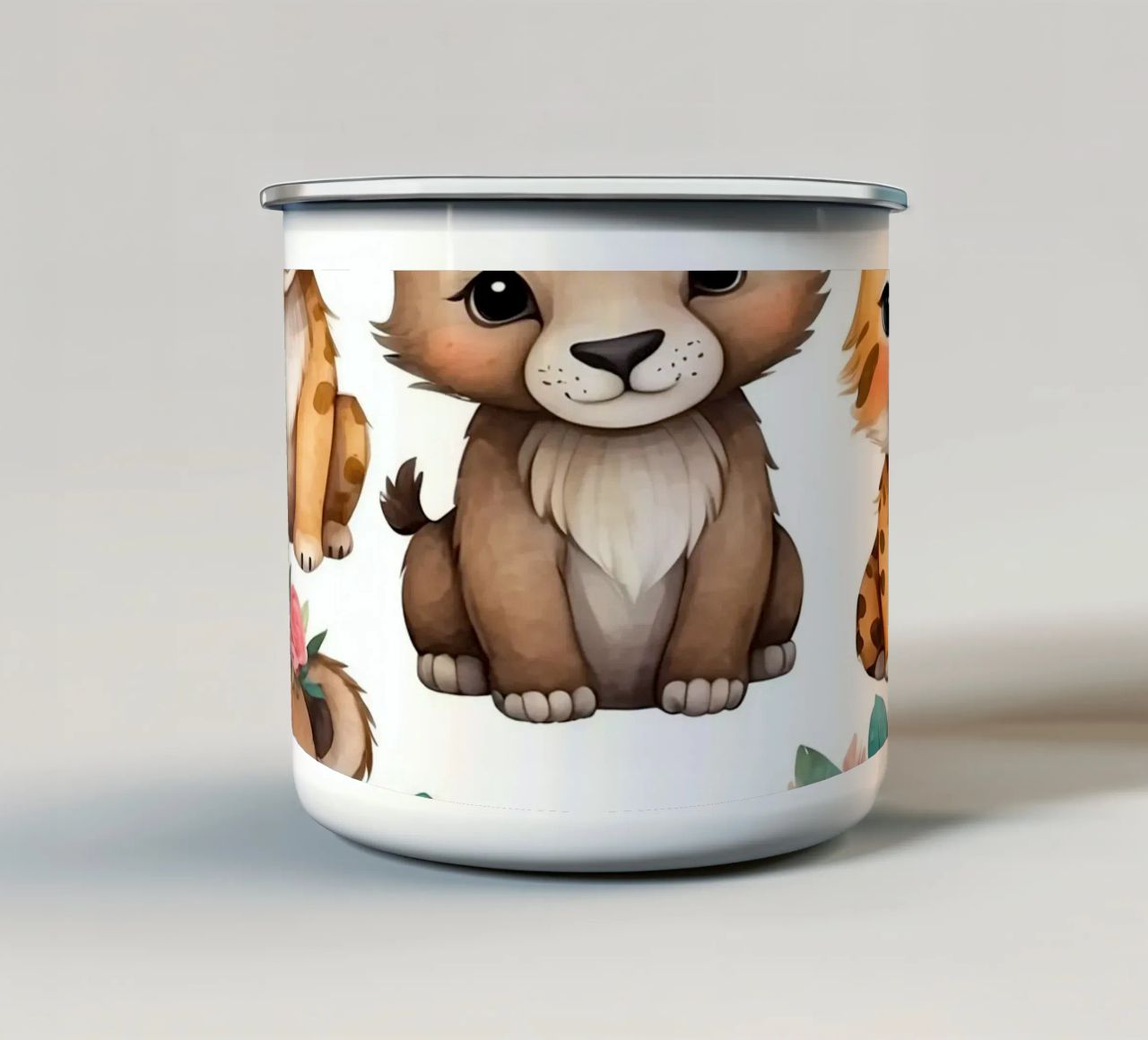 Schattige dierenillustratie met leeuwen en tijgers versierd emaille mok van DesignDoodle