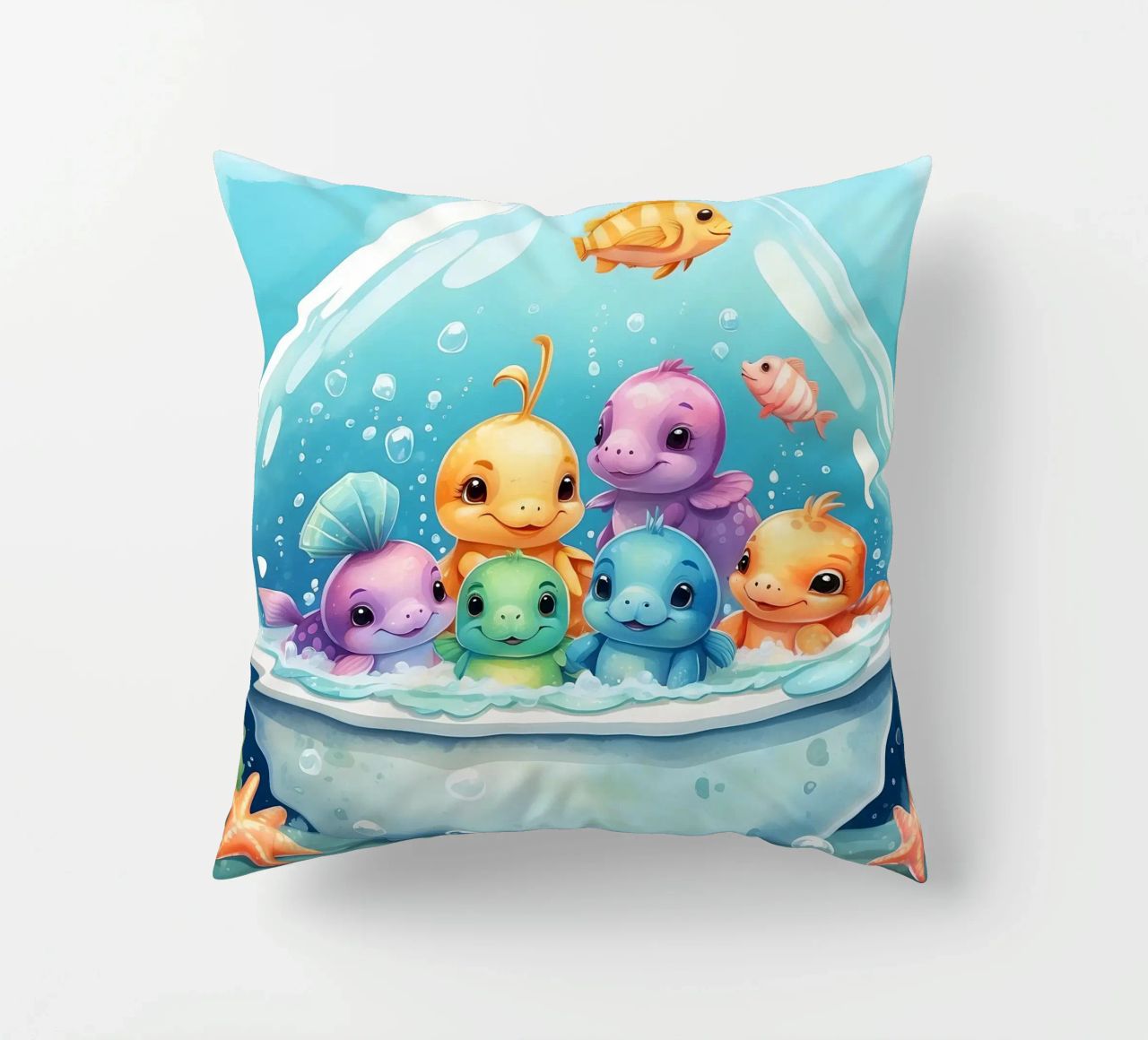 Simpatiche creature acquatiche in un bagno di schiuma con pesci colorati cuscino da DesignDoodle