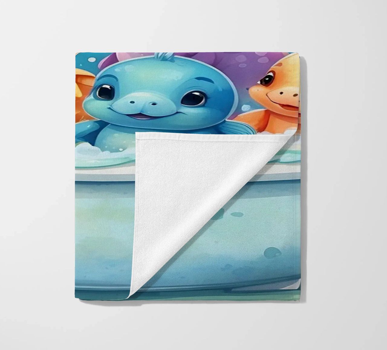 Simpatiche creature acquatiche in un bagno di schiuma con pesci colorati telo mare da DesignDoodle