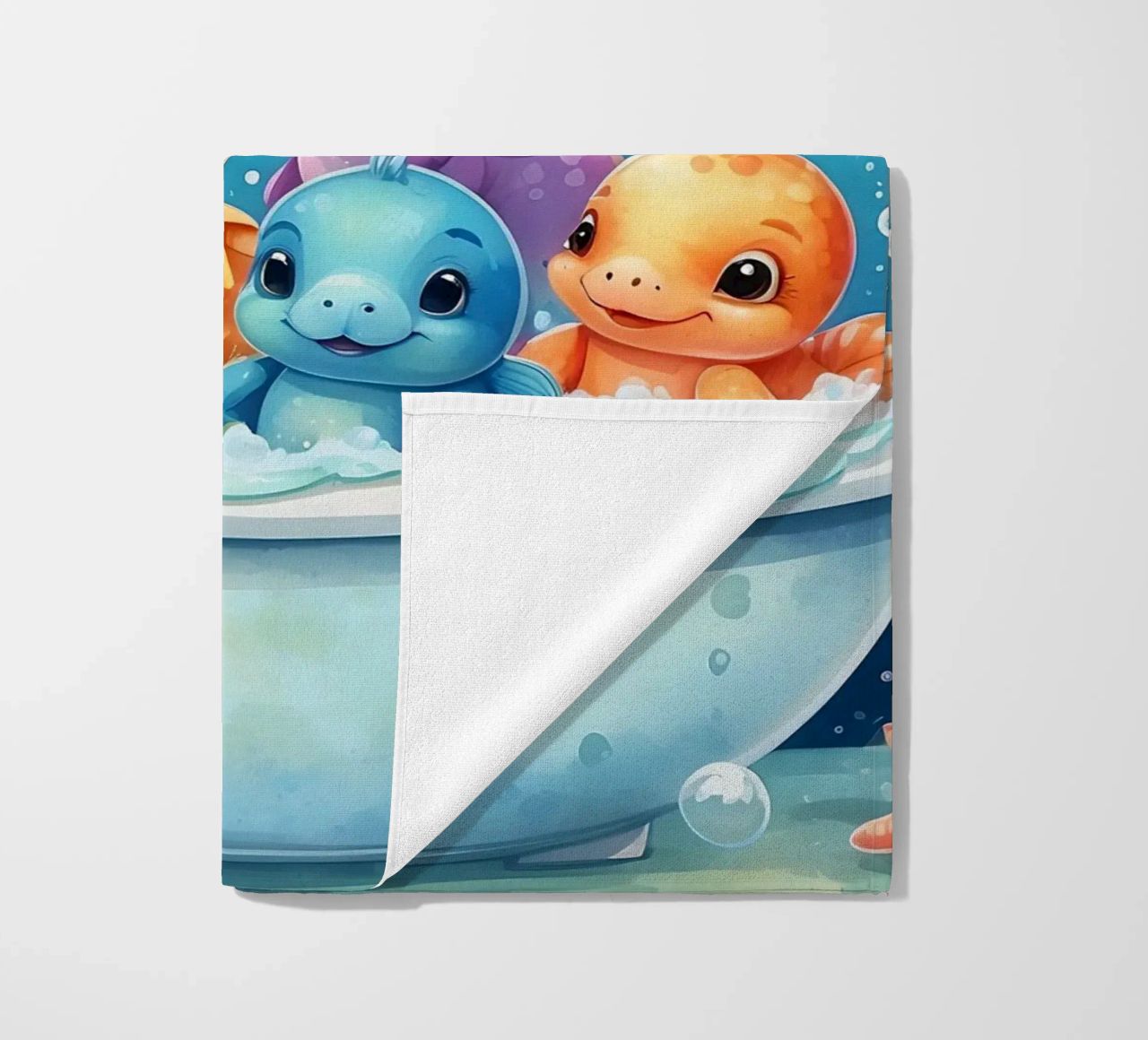 Simpatiche creature acquatiche in un bagno di schiuma con pesci colorati telo mare da DesignDoodle