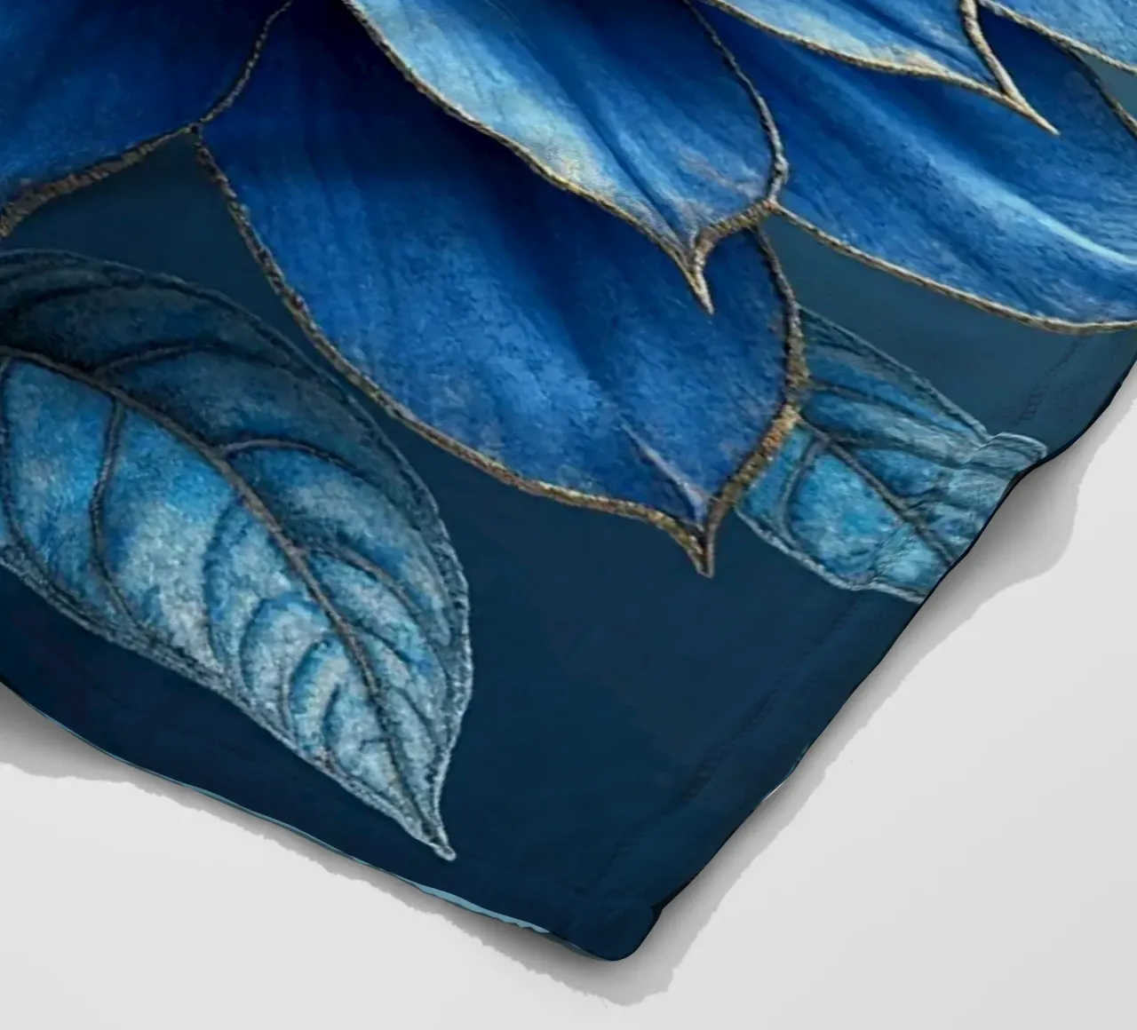 Accattivante sogno botanico blu notte e oro coperta in pile da Artistic-shop