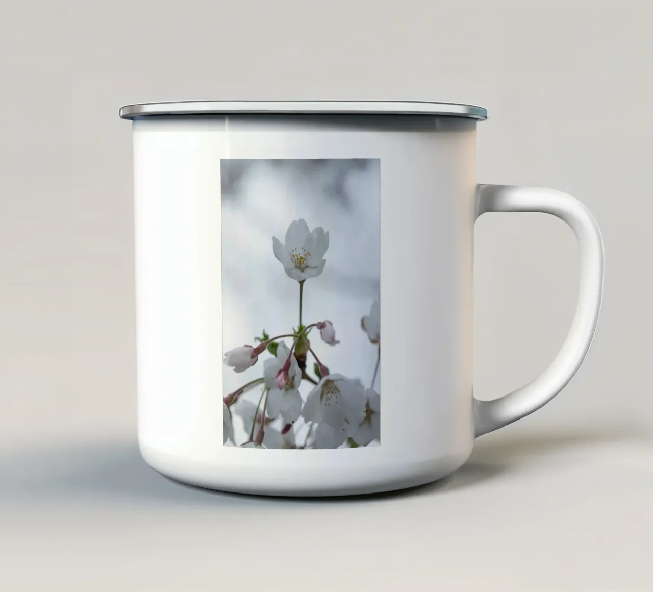 fiori di ciliegio petali bianchi tazza in smalto da Earthly Visions