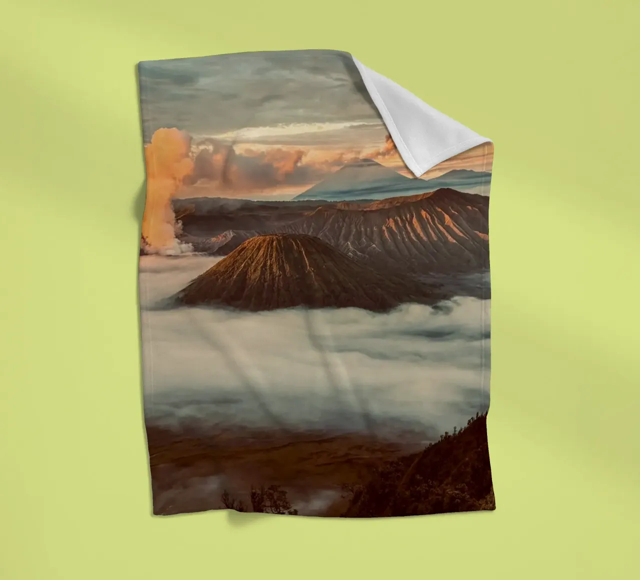 volcano mountains Fleecedecke von Earthly Visions