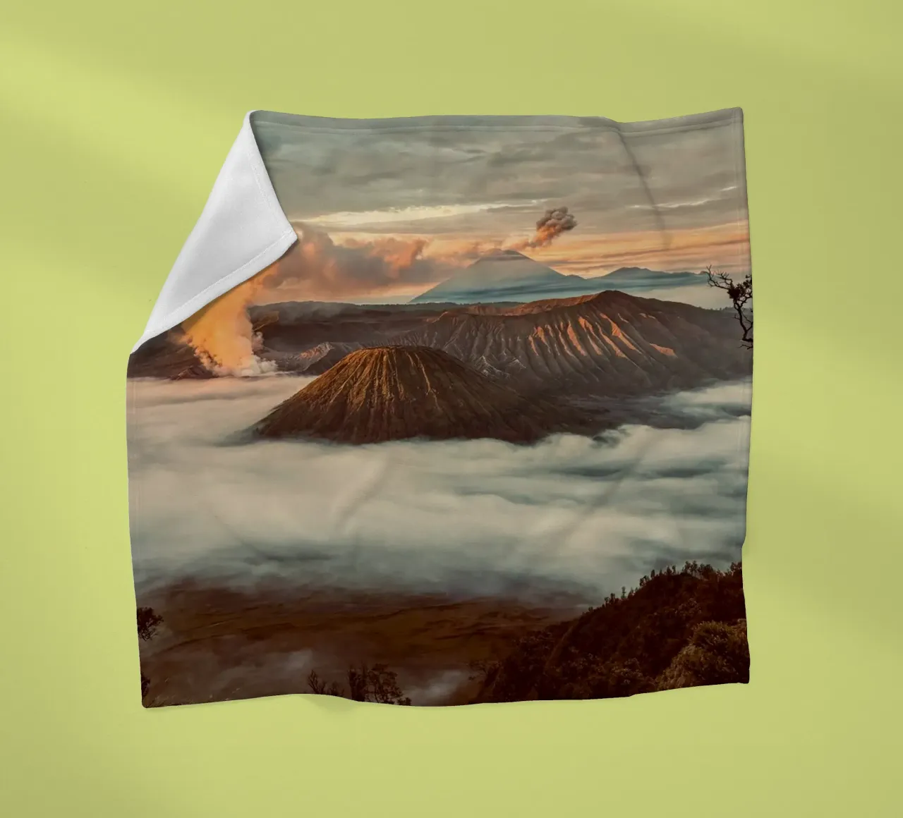 volcano mountains Fleecedecke von Earthly Visions