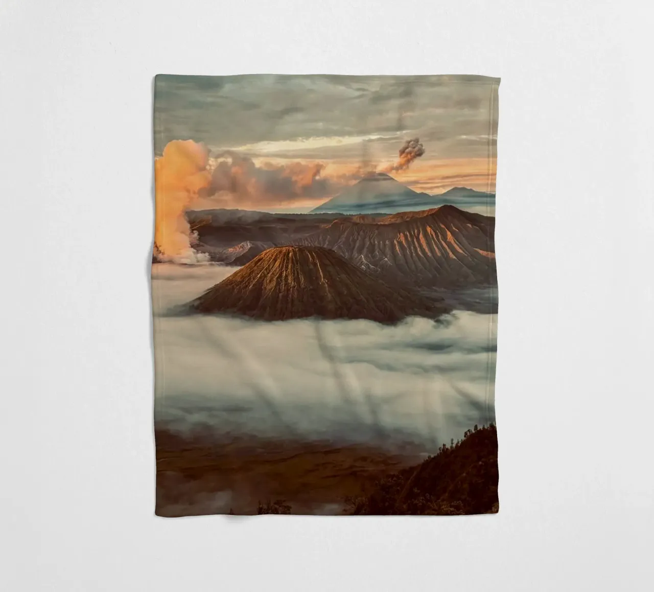 volcano mountains Fleecedecke von Earthly Visions