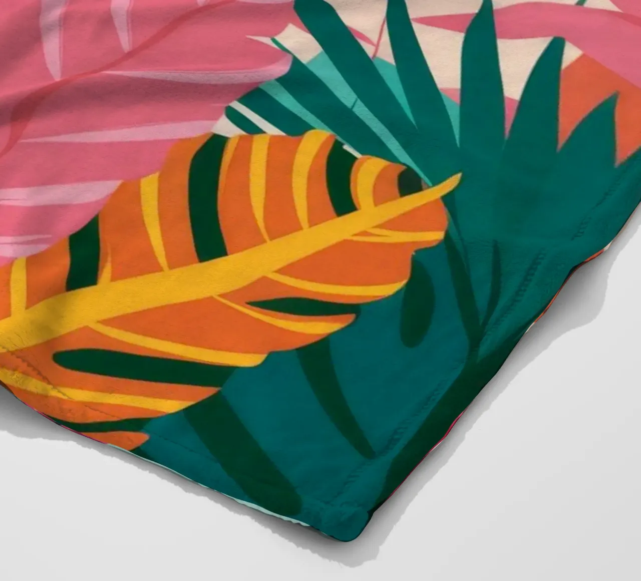 Paradiso rosa tropicale coperta in pile da Haven Mirage