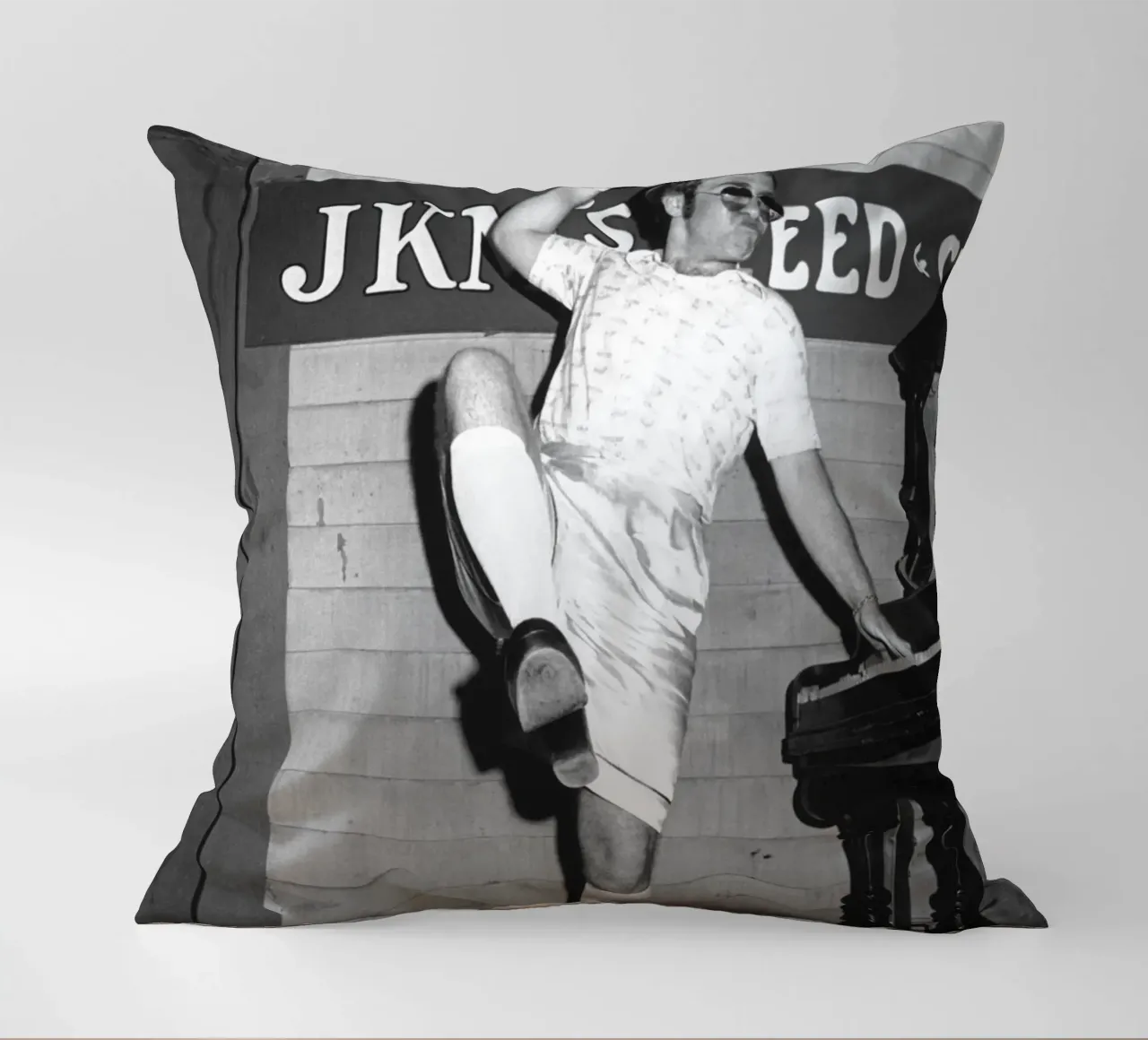 Cute Style Elton John Black And White cuscino da fardanjadex