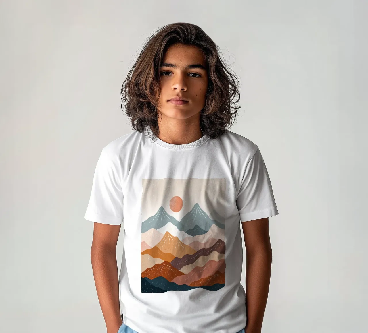 Serene Mountain Sunset Abstrakt Kinder T-Shirt von Artistic-shop
