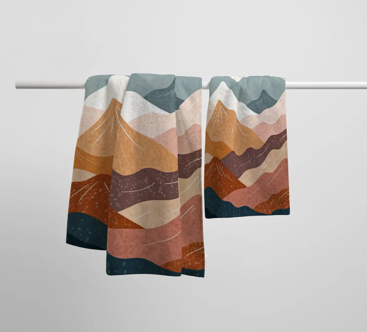 Serene berg zonsondergang abstract badhanddoek van Artistic-shop