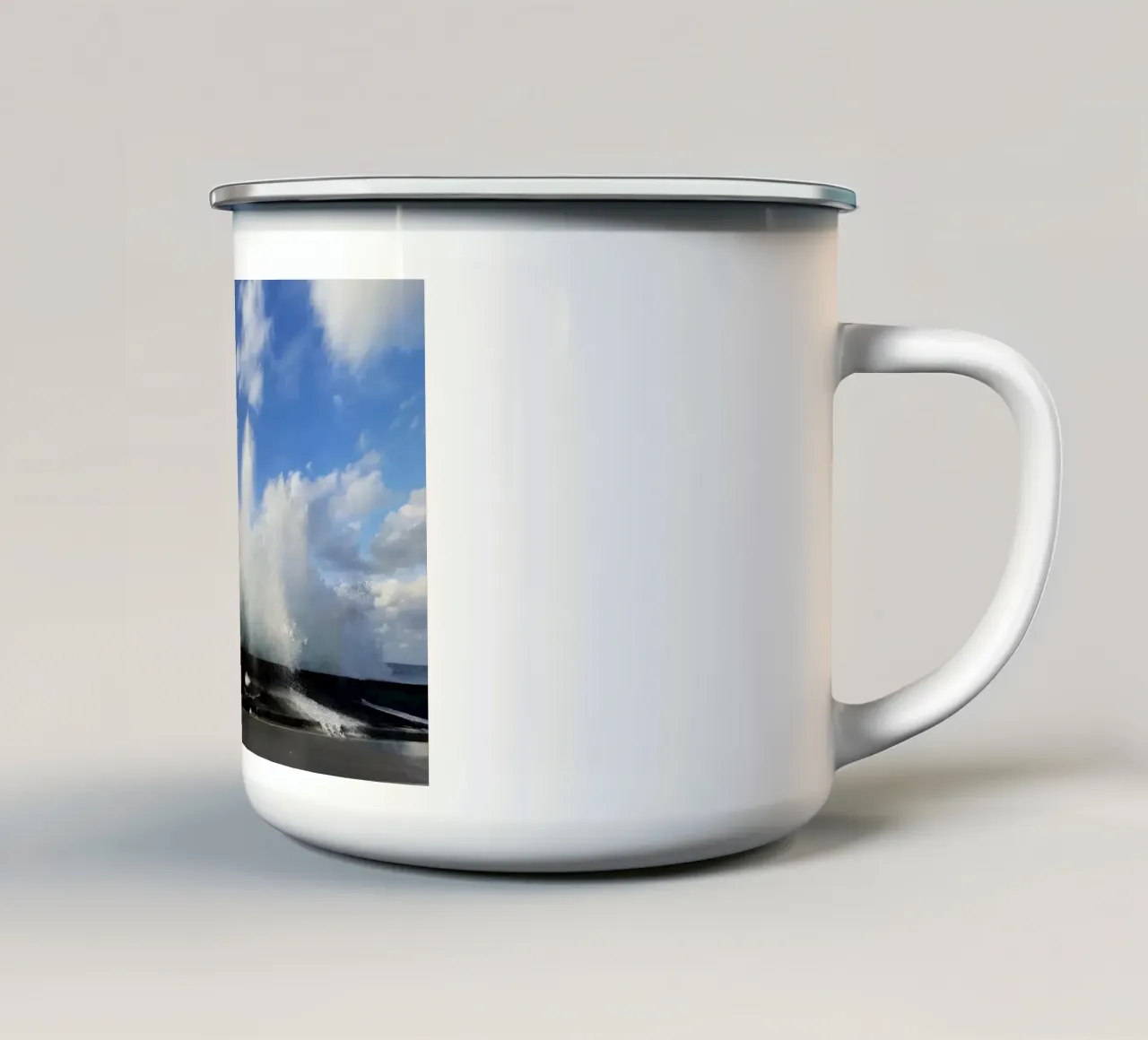 Atlantico in tempesta, motivo 3 tazza in smalto da ZAMART - Fotografie