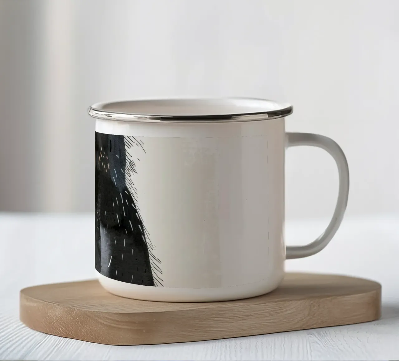 Illustrazione di un cucciolo di orso nero seduto tazza in smalto da DesignDoodle