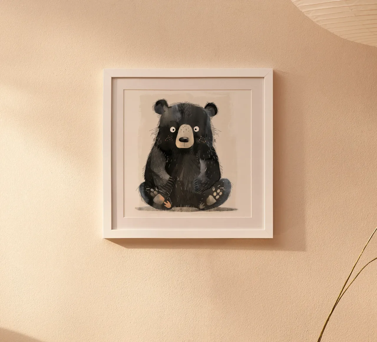 Illustrazione di un cucciolo di orso nero seduto poster con telaio in legno da DesignDoodle