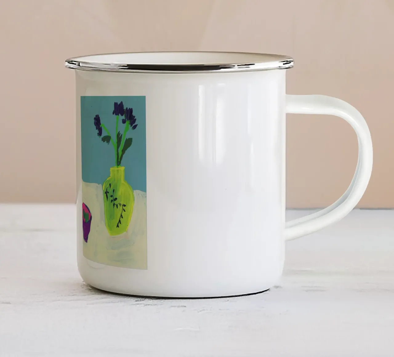 Still Life On Cream Table tazza in smalto da Sonia Brittain