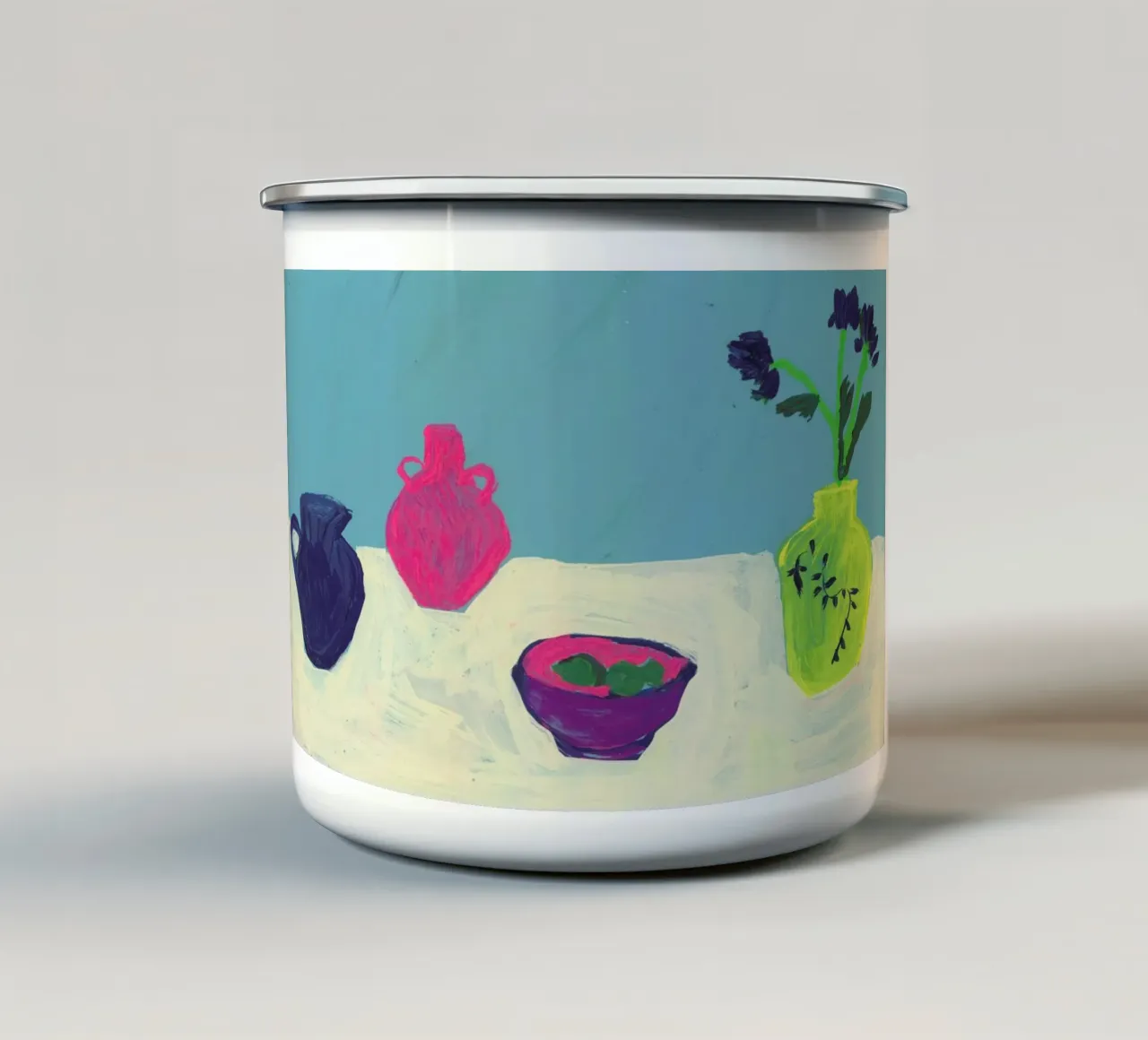 Still Life On Cream Table tazza in smalto da Sonia Brittain