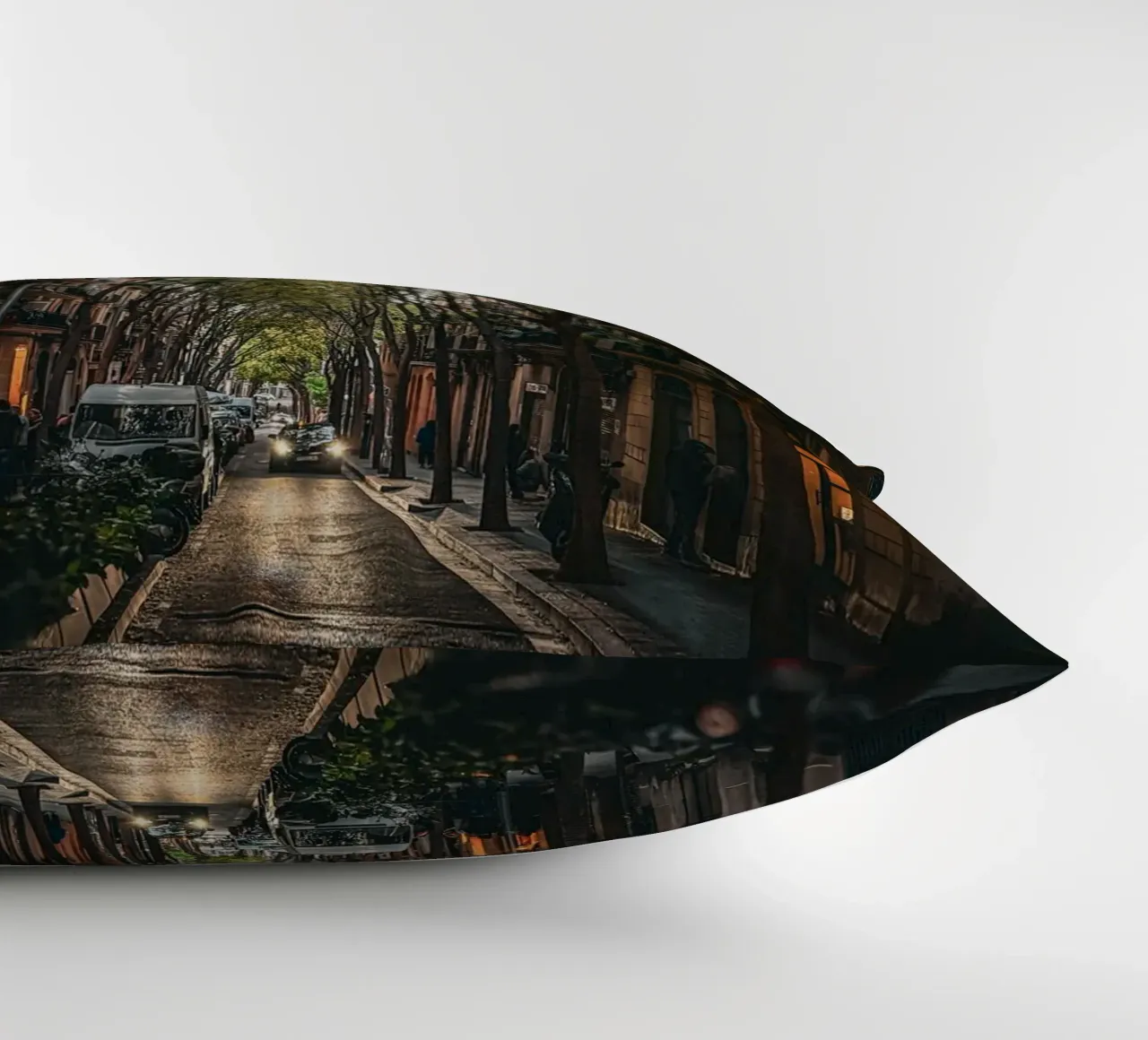 Under the Trees – Streets of Barcelona II cuscino da Thilo Grøsch