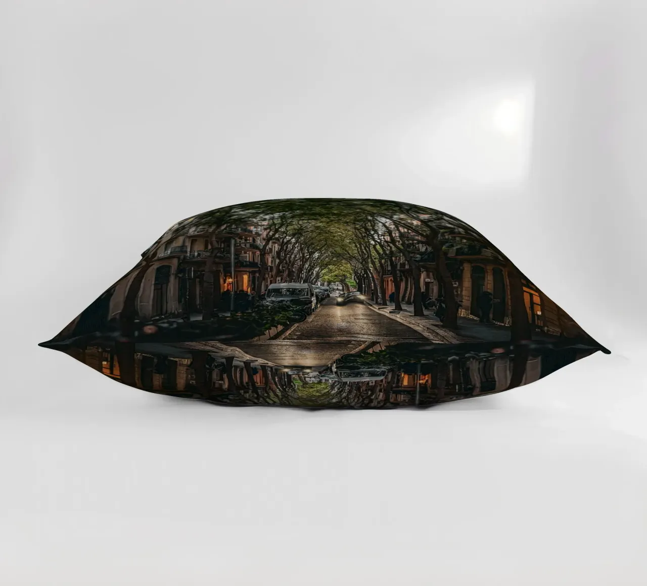 Under the Trees – Streets of Barcelona II cuscino da Thilo Grøsch