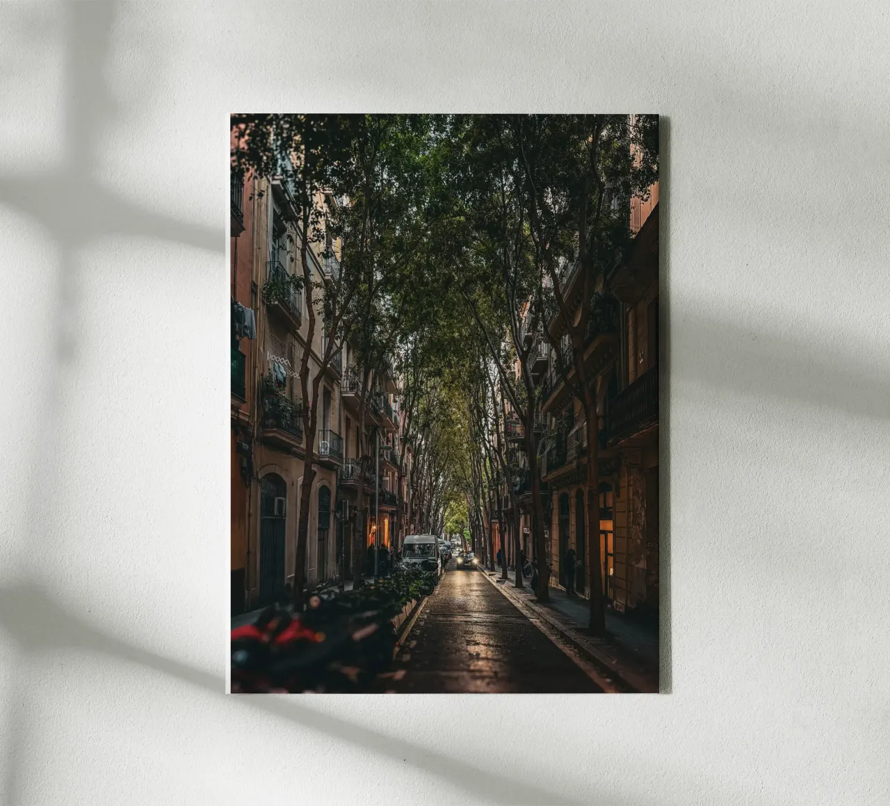 Under the Trees – Streets of Barcelona II tela con Cornice a cassetta da Thilo Grøsch