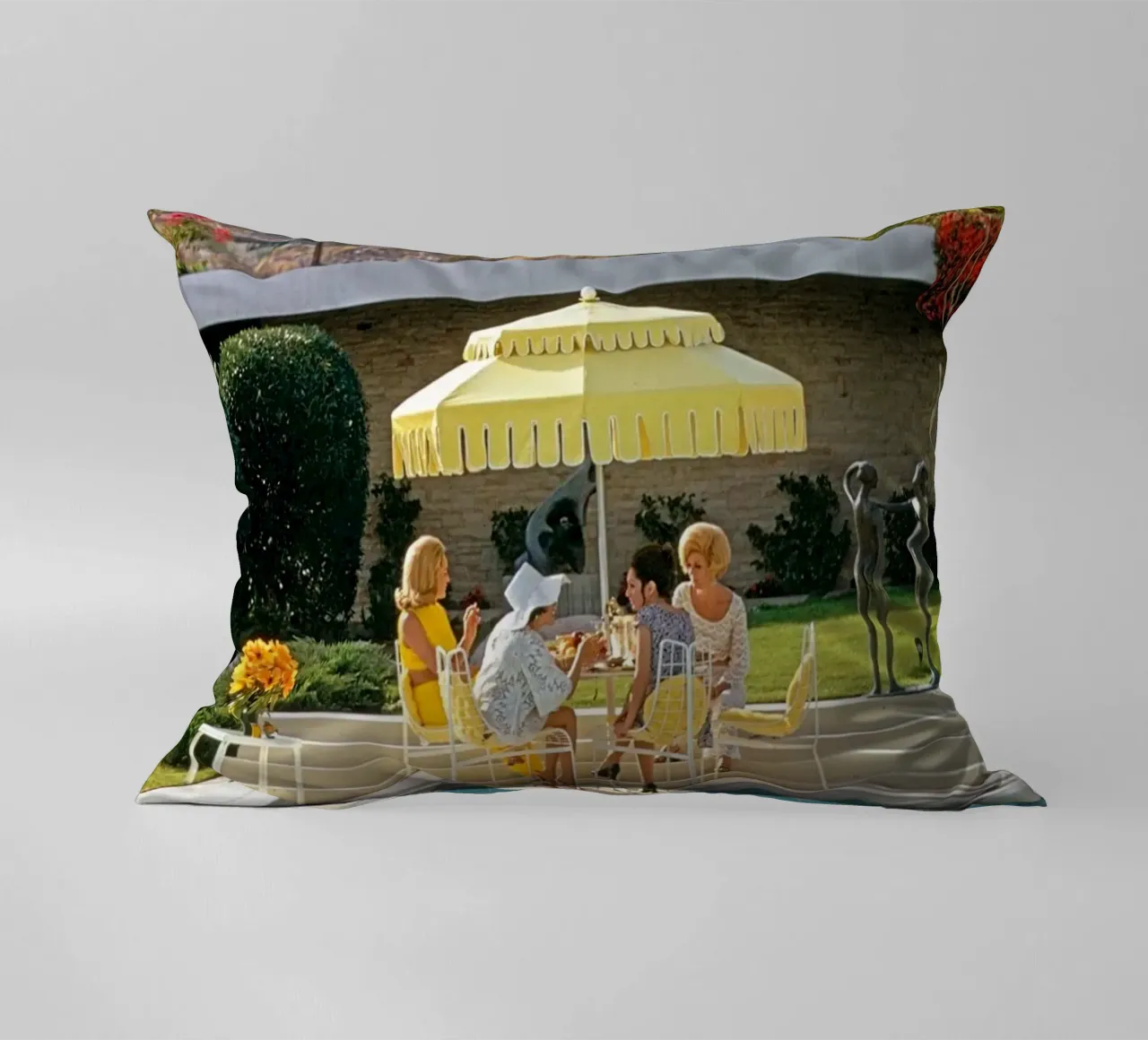 Scenario a bordo piscina - Slim Aarons cuscino da Chrisvintage
