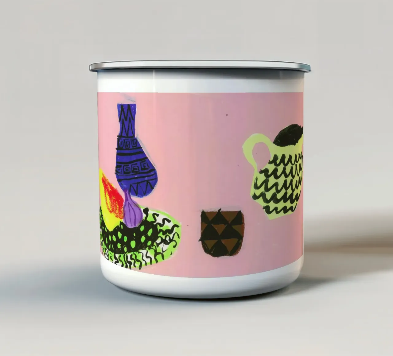 Still Life On Pink Background tazza in smalto da Sonia Brittain