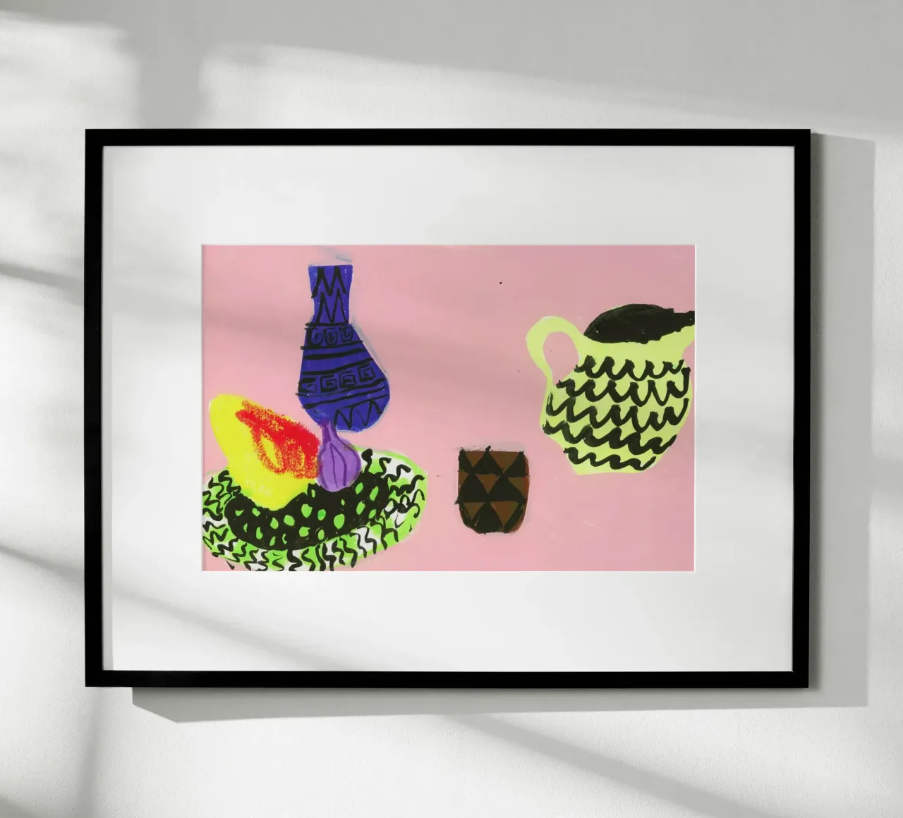 Still Life On Pink Background poster con telaio in alluminio da Sonia Brittain