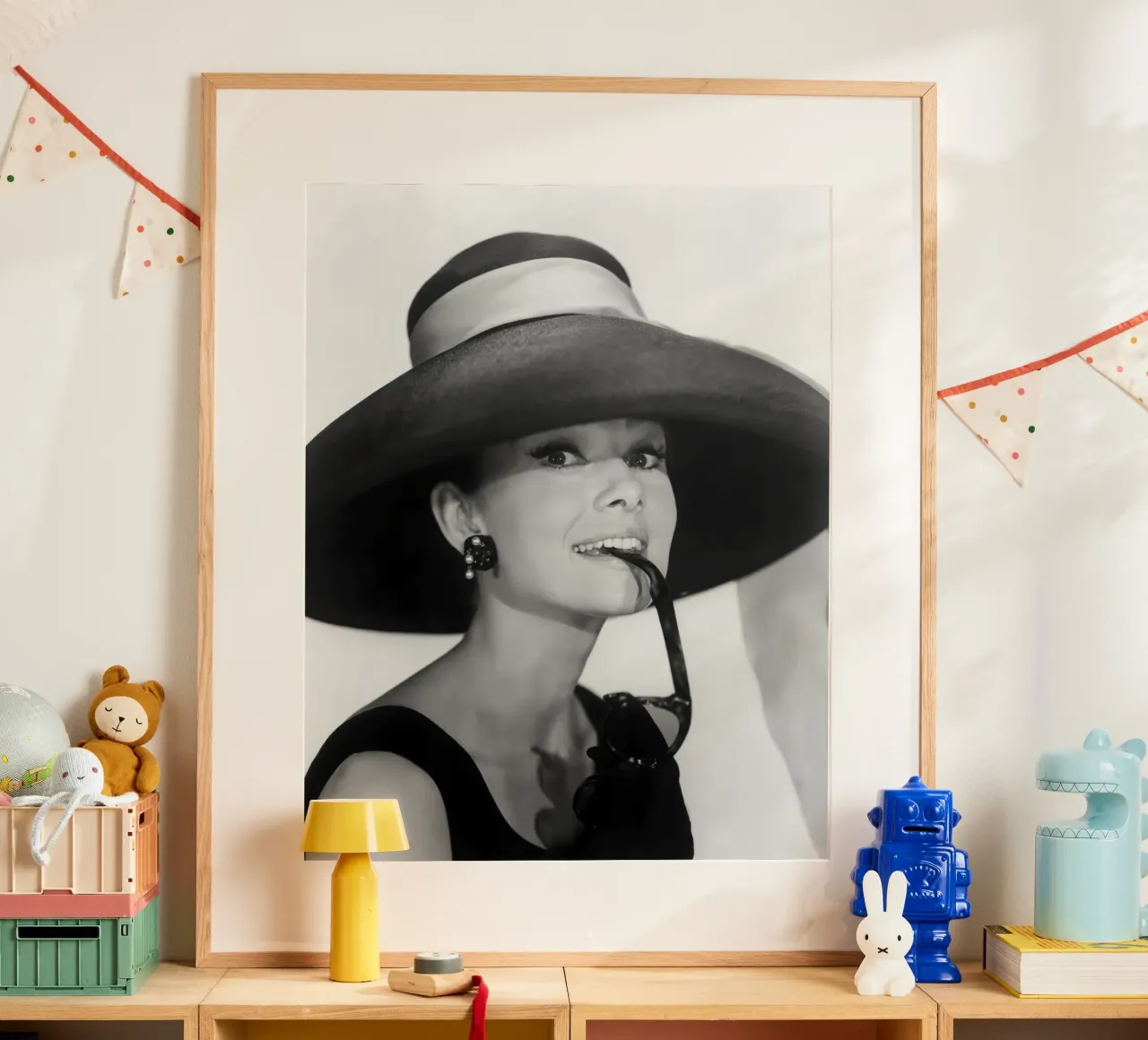 Audrey Colazione da Tiffanys, 1961 poster con telaio in plastica da Lorraine Mooore