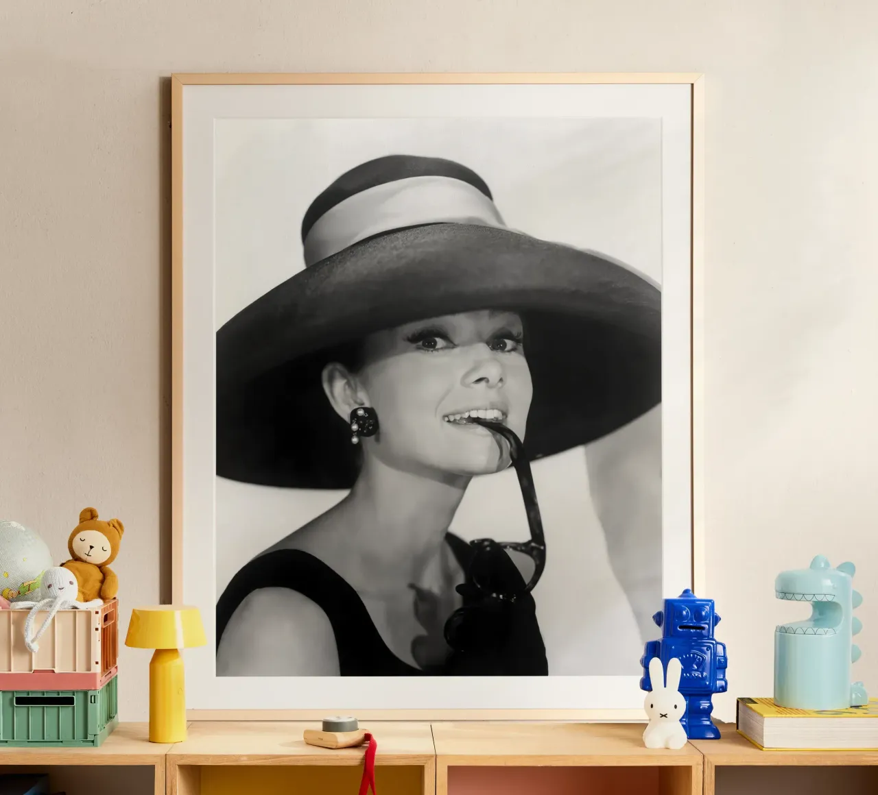 Audrey Colazione da Tiffanys, 1961 poster con telaio in plastica da Lorraine Mooore