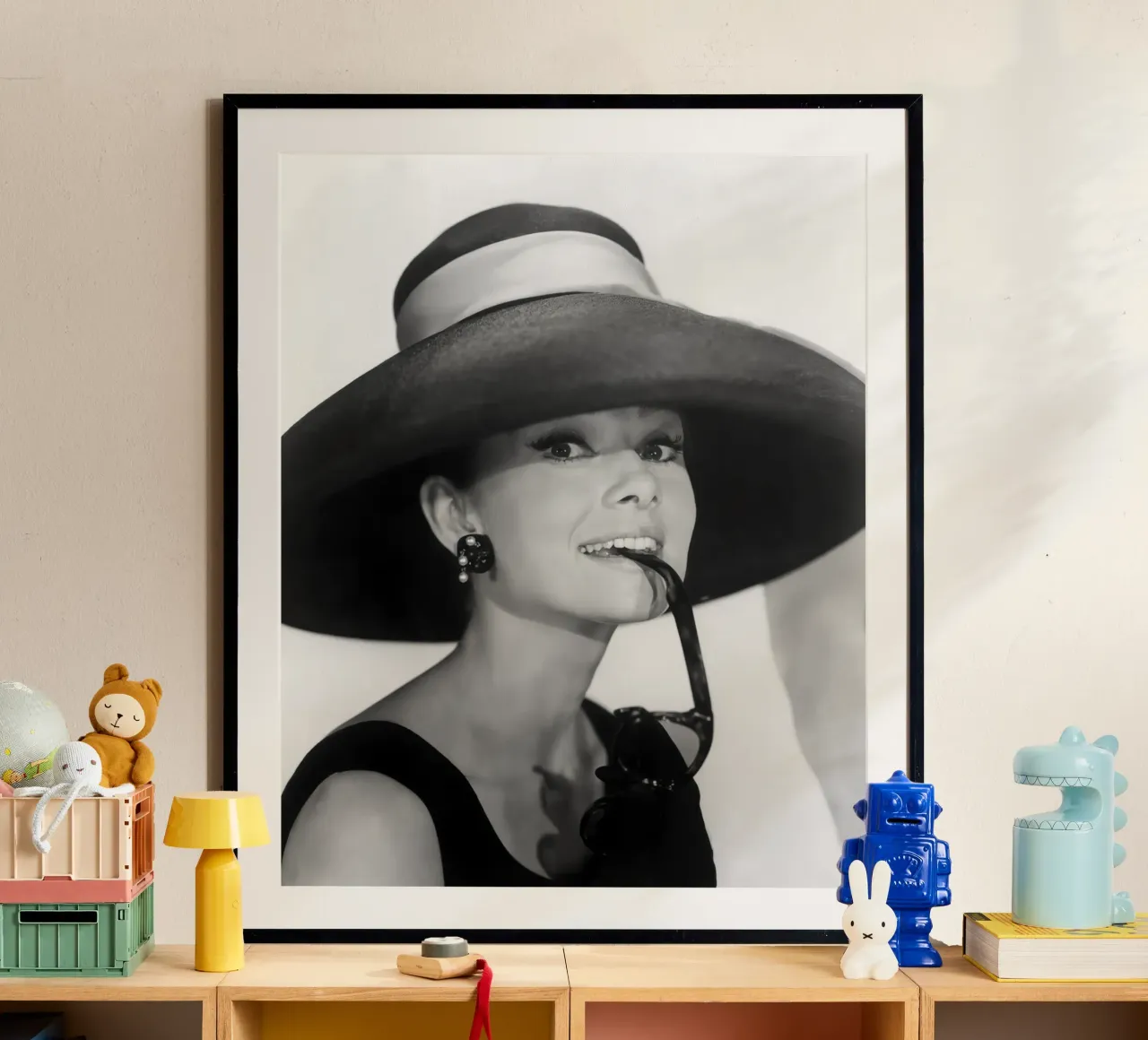 Audrey Colazione da Tiffanys, 1961 poster con telaio in plastica da Lorraine Mooore