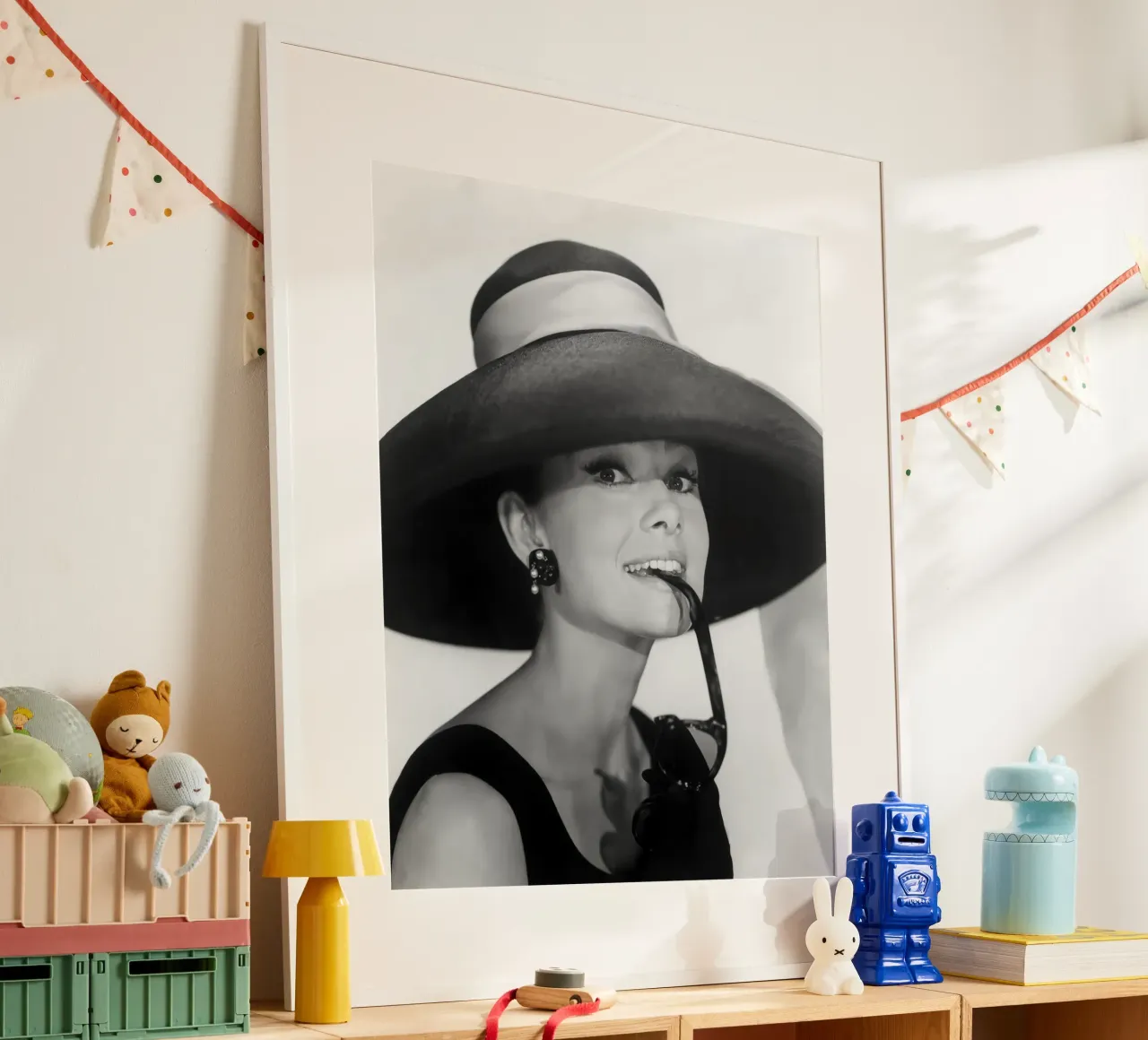 Audrey Colazione da Tiffanys, 1961 poster con telaio in plastica da Lorraine Mooore