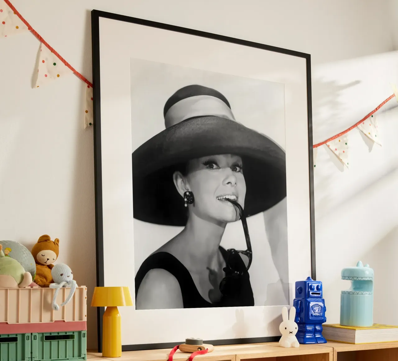 Audrey Colazione da Tiffanys, 1961 poster con telaio in plastica da Lorraine Mooore