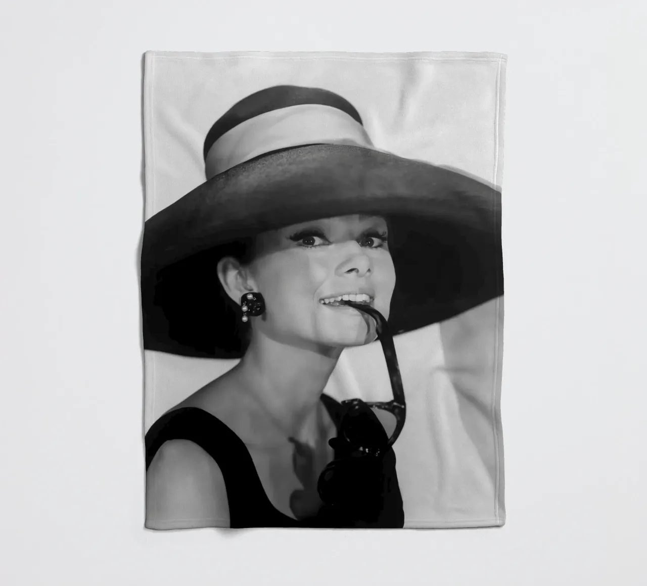 Audrey Colazione da Tiffanys, 1961 coperta in pile da Lorraine Mooore