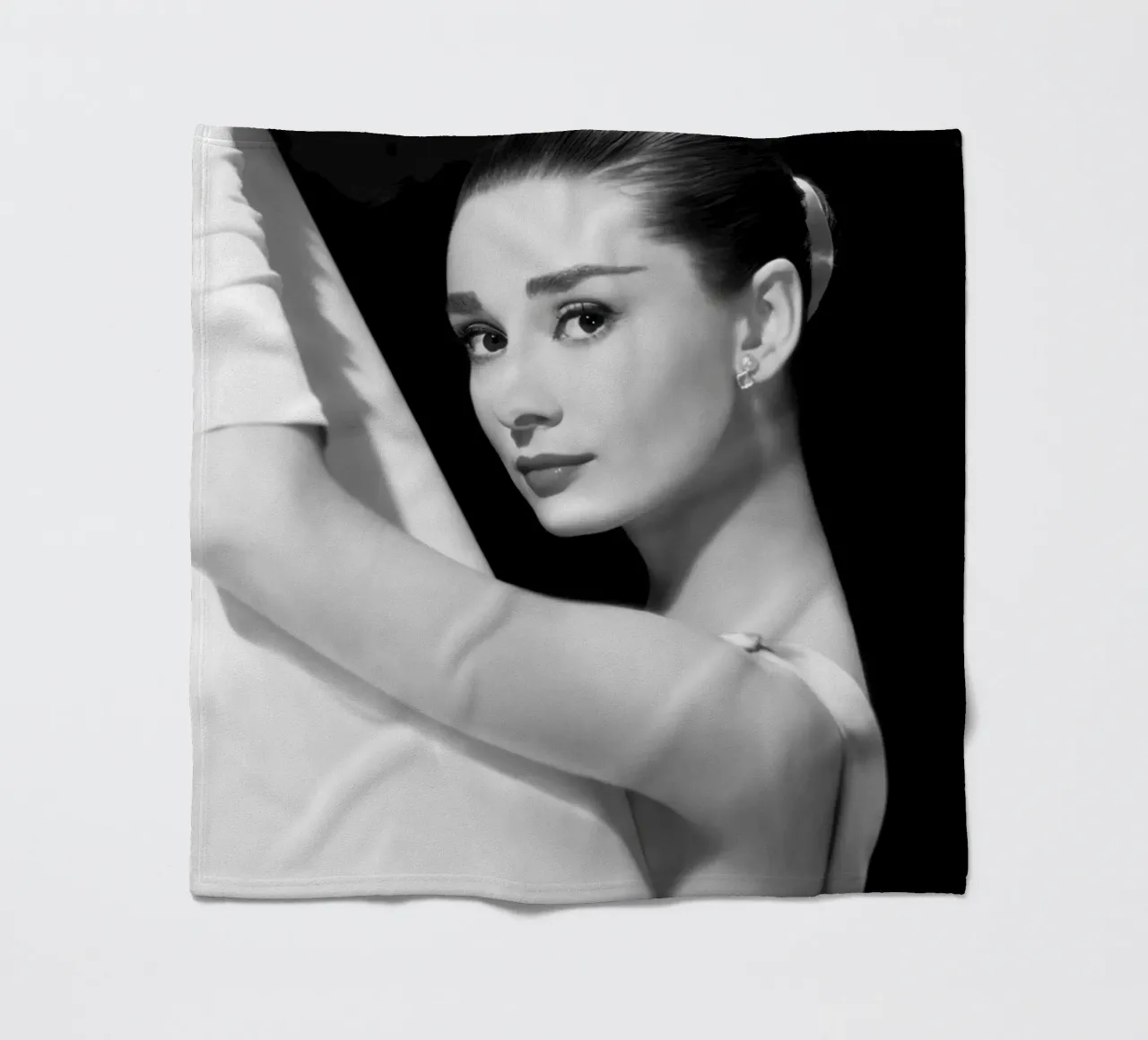 Audrey Schöne Frauen Fleecedecke von Lorraine Mooore