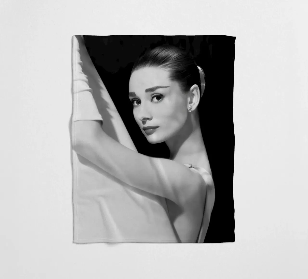Audrey Schöne Frauen Fleecedecke von Lorraine Mooore