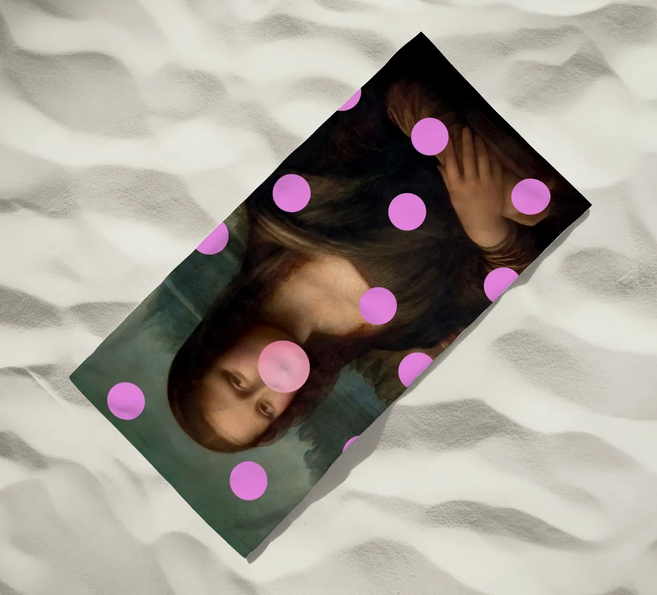 Mona Lisa Pink Dots telo mare da GraceDigitalArtCo