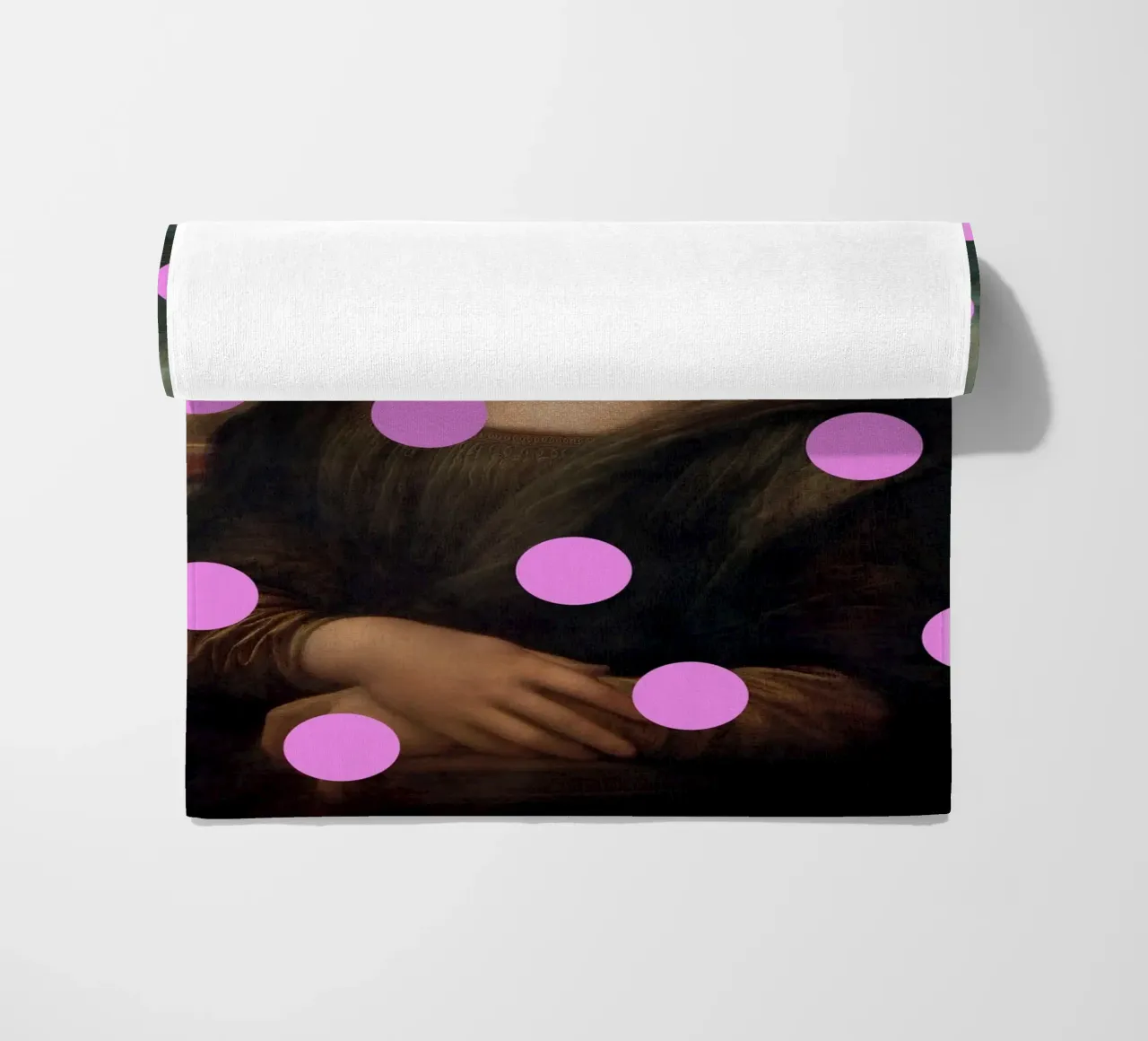 Mona Lisa Pink Dots telo mare da GraceDigitalArtCo
